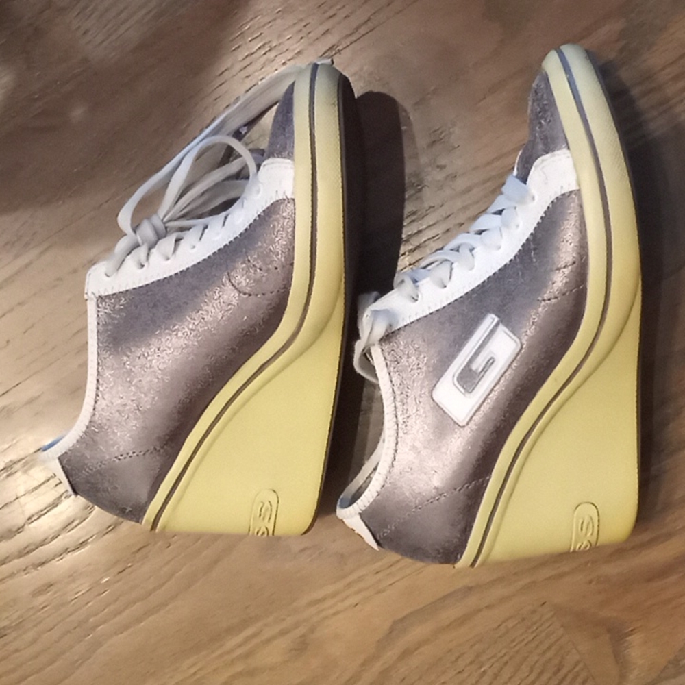 Guess wedges size 6.5 leather upper